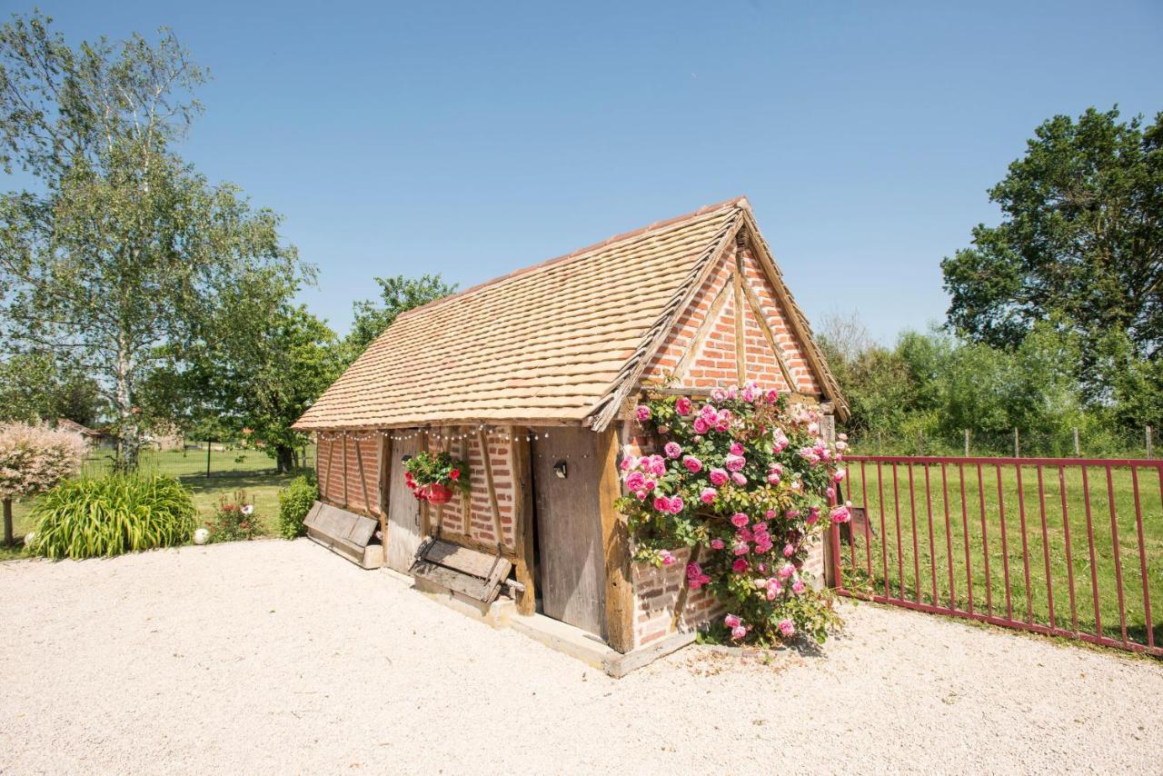 La Maison Du Bonheur Saint-Martin-en-Bresse Luaran gambar