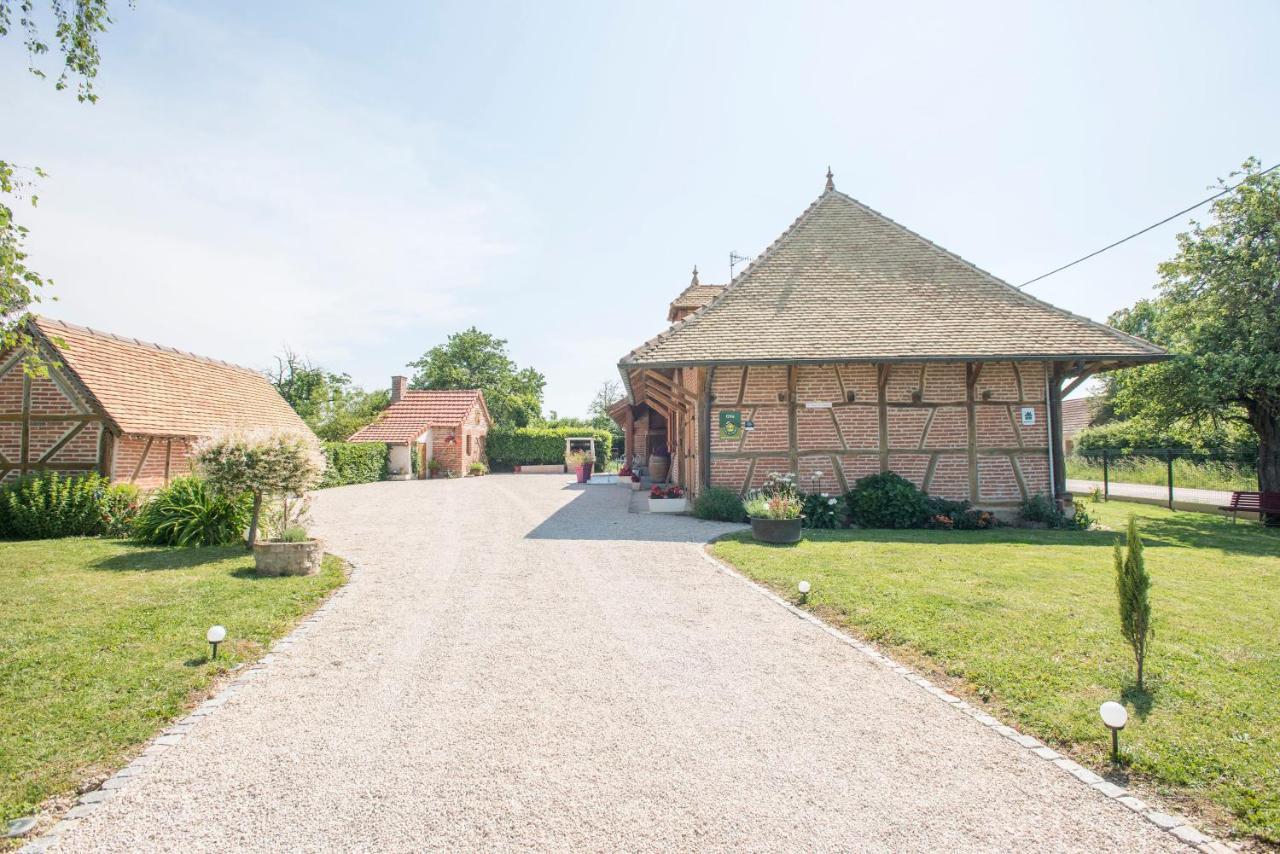 La Maison Du Bonheur Saint-Martin-en-Bresse Luaran gambar